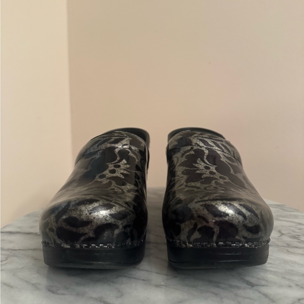 Dansko Professional Black And Silver Patent Leather Clog Women’s Size 37 - Picture 4 of 7